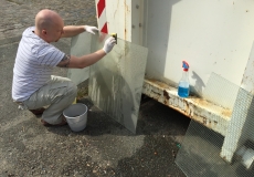 Und die Scheiben einzeln entmilchglast.