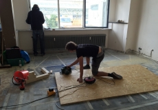 Sägen der Bodenplatten für's neue Kabuff.